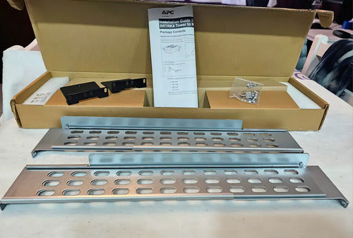 Rack De Montaje Apc Srtrk4 19' Con Soporte