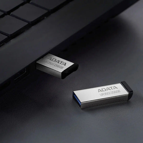 Memoria Usb Adata Ur350 256gb Usb-a 3.2 Metalica Cob 100mb/s Color Negro